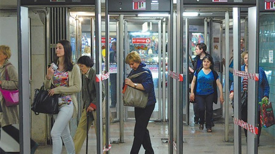 Попасть в метро можно будет только через металлоискатель