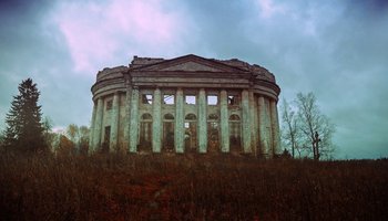 Прогулка по разрушенным церквям и храмам Ленинградской области