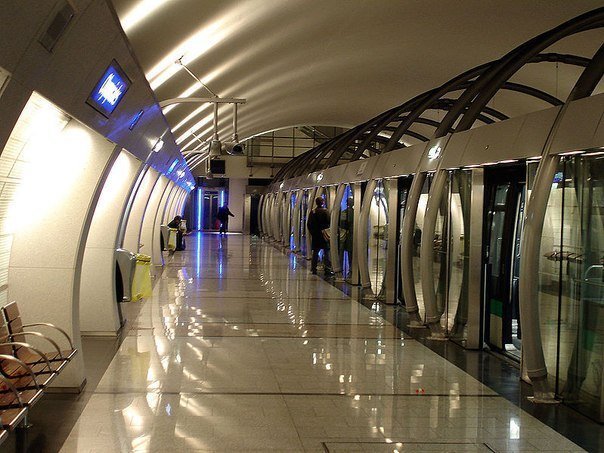 В метро Петербурга появятся стеклянные ограждения