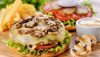 7 новых необычных кафе и ресторанов, открывшихся в ноябре