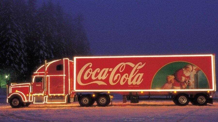 Новогодние грузовики Coca-Cola парадом проедут по Петербургу