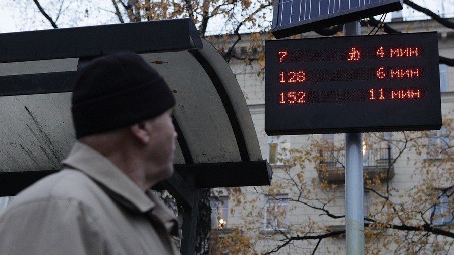 На 100 остановках установят электронные табло, которые подскажут, когда прибудет автобус