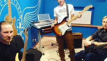 Новогодний интенсив по электро, бас и акустической гитаре в музыкальной школе Rock Stars