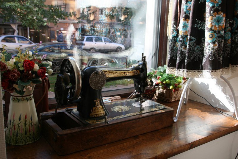 Главные винтажные магазины города: десять атмосферных мест с книгами, одеждой и пластинками