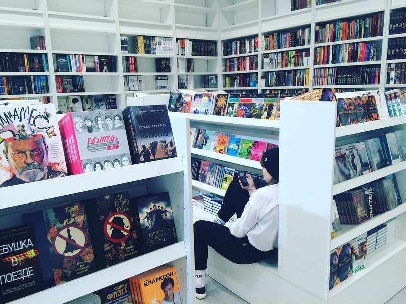 Республика магазин работа. Республика магазин. Республика сеть книжных магазинов. Республика книжный магазин. Книжный магазин "Республика" СПБ.
