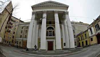 Прогулка по парадоксальной Петроградке