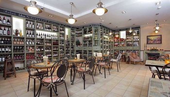 Винотека Classiсo: винный бутик, бар и кафе