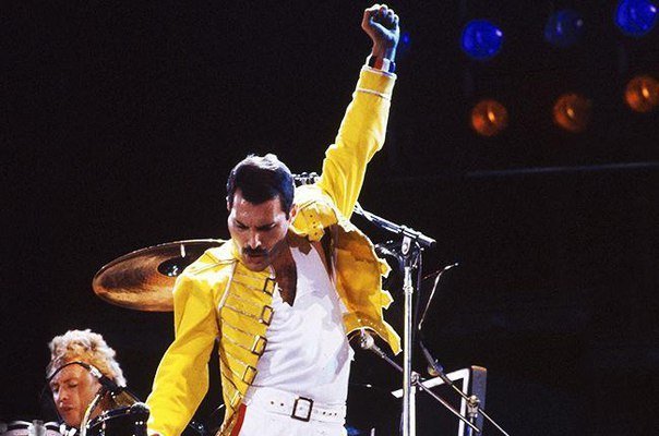 Queen: Live in Bohemia