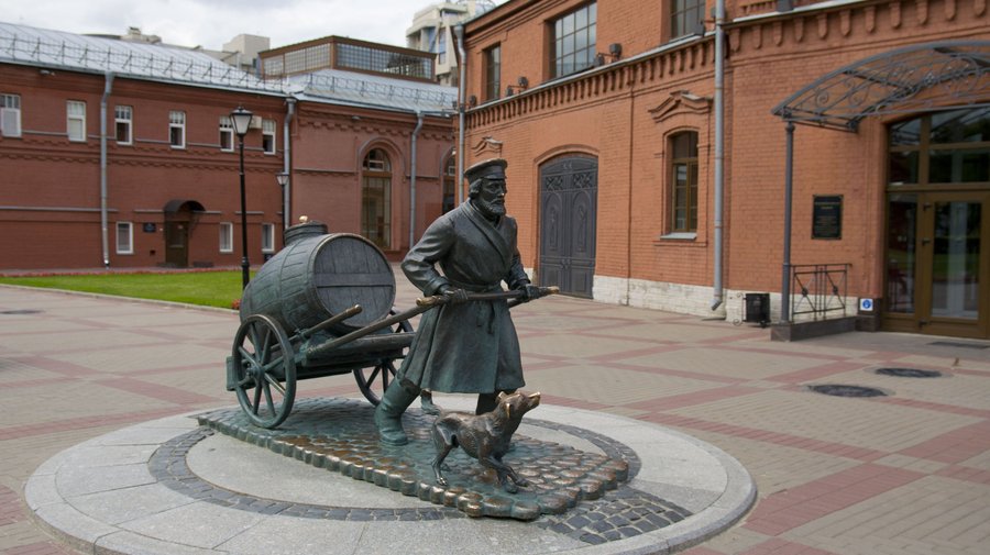 Памятник водовозу 