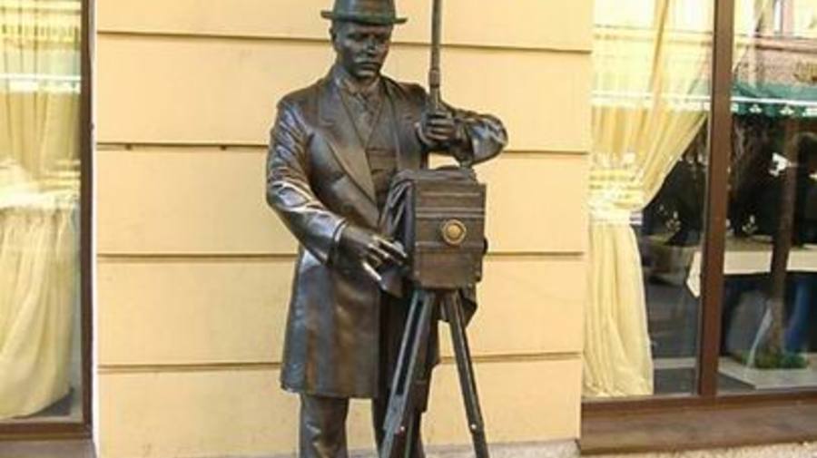 Памятник фотографу 