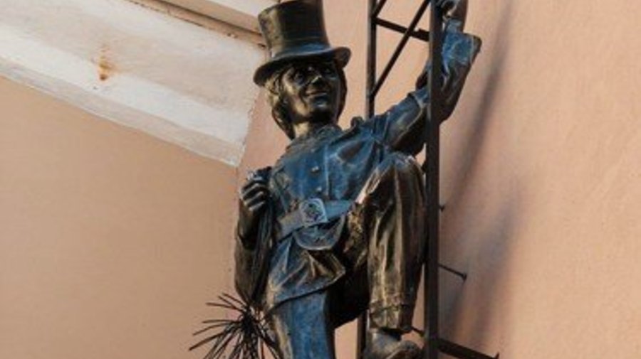 Памятник трубочисту