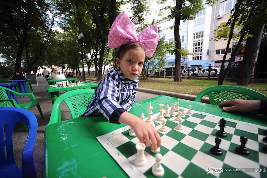 «Стол длиною в бульвар».