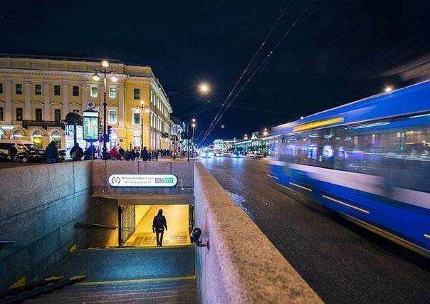 Как дешево перемещаться по городу ночью, когда мосты разведены