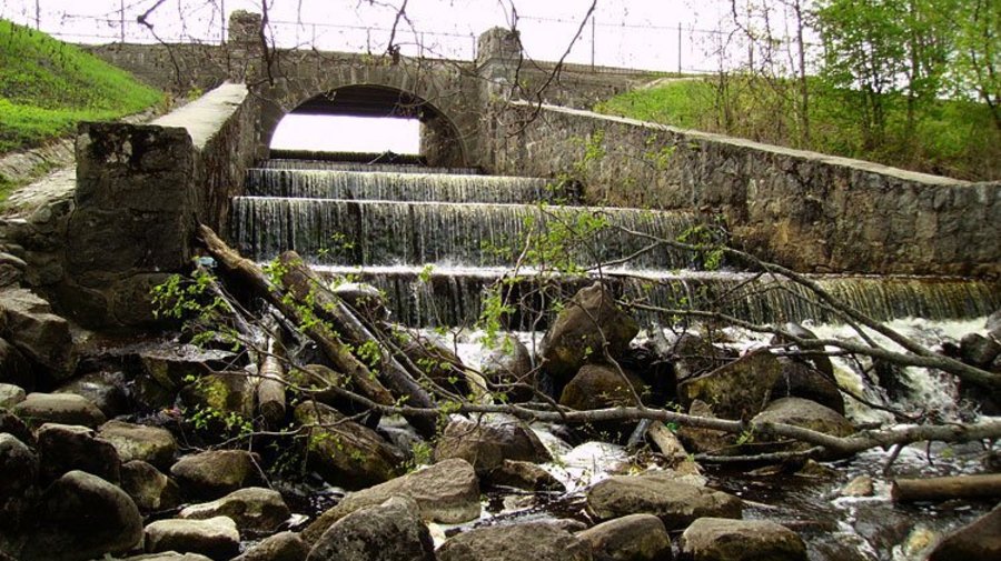 Водопад на реке Карасте