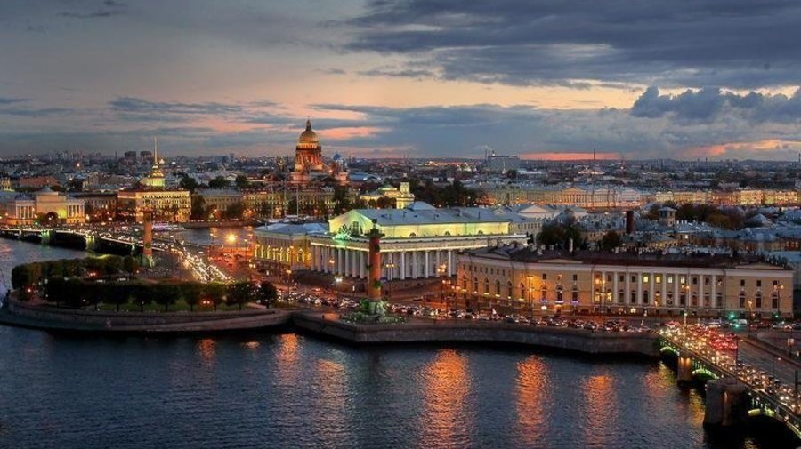 День России на Стрелке Васильевского острова