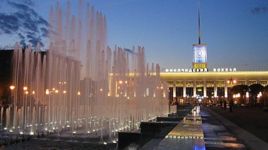 Сегодня на площади Ленина запустят светомузыкальные фонтаны