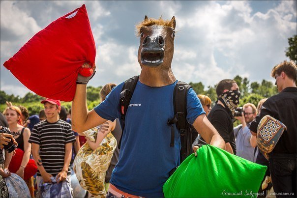 «Битва подушками» 