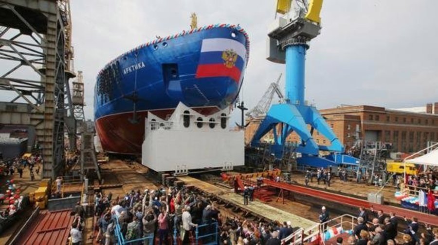 Самый большой атомный ледокол в мире спустили на воду в Петербурге