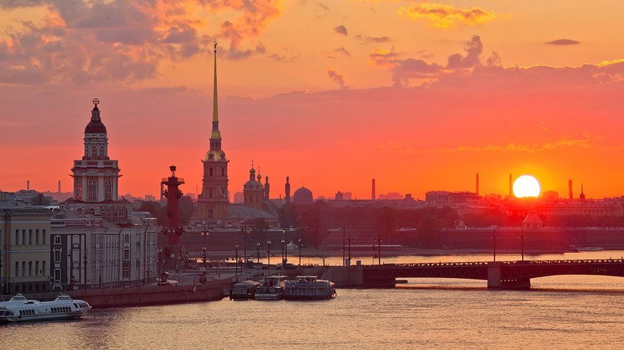 Сегодня в Петербурге ожидают самую короткую ночь в году