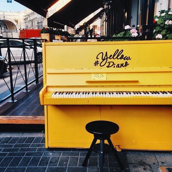Флешмоб #yellowpiano для группы Coldplay
