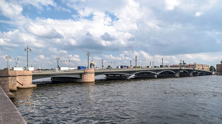 Мосты в Петербурге разведут днем