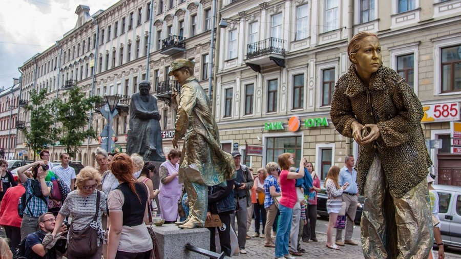 Живые скульптуры-герои Достоевского