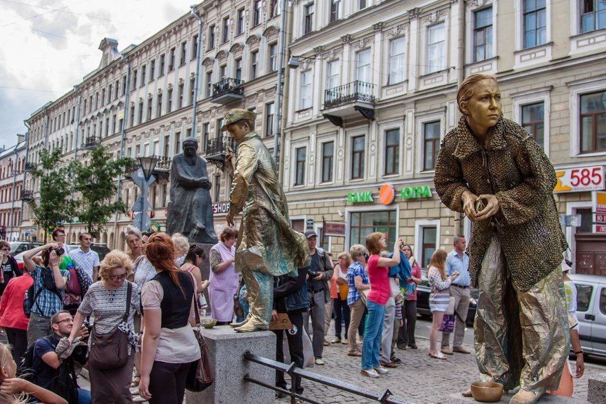 Живые скульптуры-герои Достоевского 