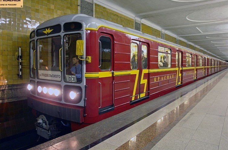 В петербургском метро появится поезд «Красная стрела»