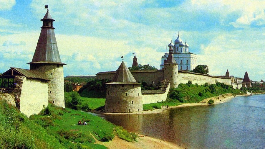 Церковные пещеры города Изборск
