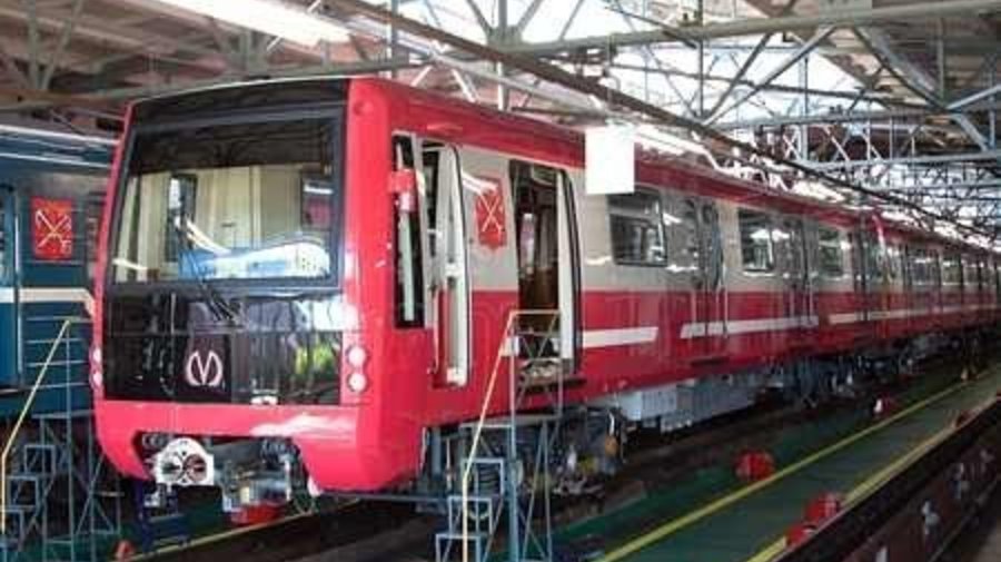По красной линии метро будут ходить новые поезда красного цвета
