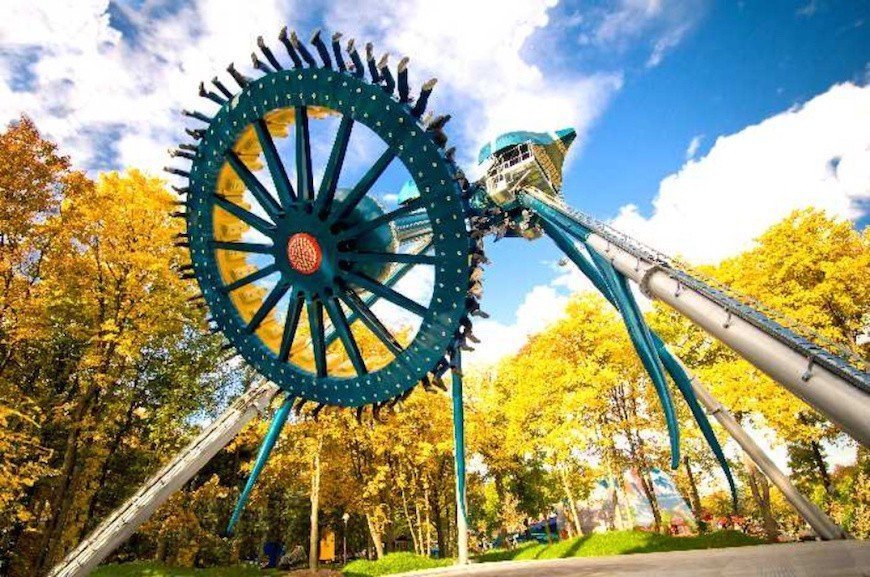 Парк диво остров в санкт-петербурге. Крестовский остров санкт-петербург аттракционы. Санкт-петербург парк аттракционов диво остров. Карусель диво остров. Парк развлечений санкт-петербург диво остров.