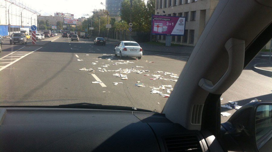Съезд с Большеохтинского моста засыпало лавашом