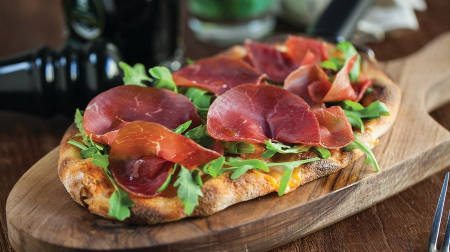 В GooseGoose Bistro гостям дарят комплимент от заведения при заказе пинцы