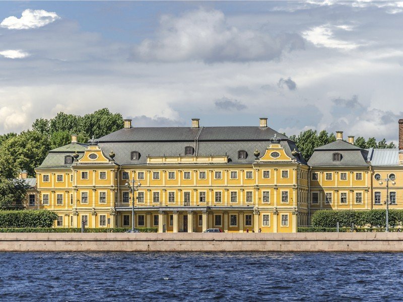 Меншиковский дворец в ноябре можно посетить бесплатно
