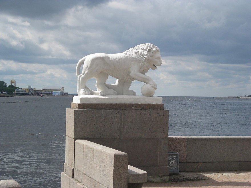 Мраморные львы
