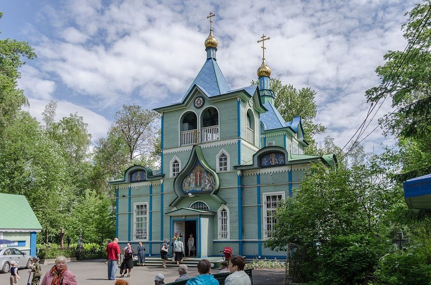 Серафимовское кладбище и церковь Серафима Саровского