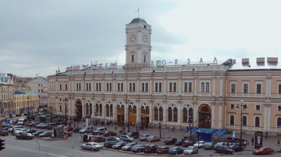 Перед Московским вокзалом появилась бесплатная парковка