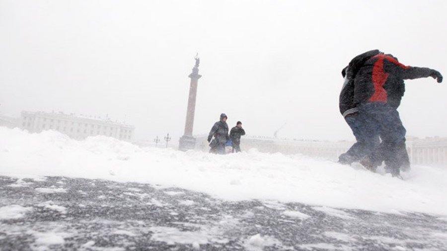 Метель накроет Петербург в ночь на среду