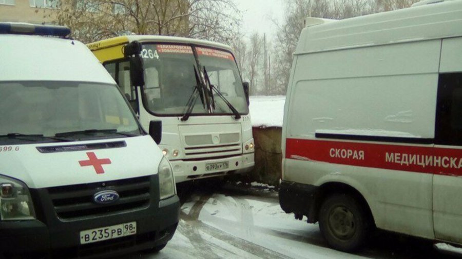 В Петербурге водитель маршрутки отвёз в больницу пассажира, которому стало плохо