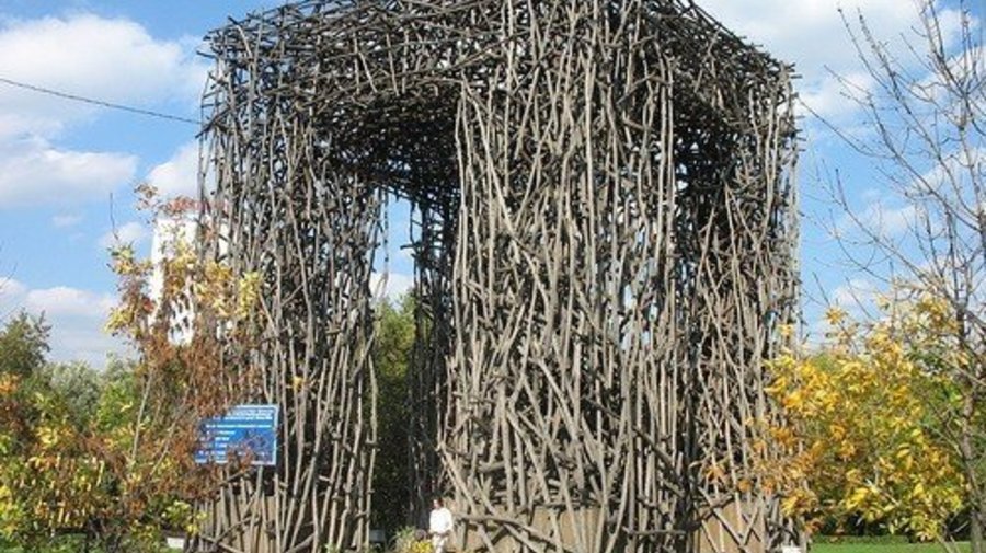 Арка из прутьев