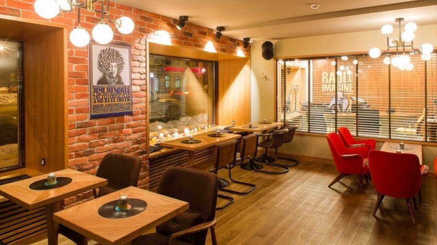 In Rock Cafe при радиостанции