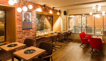 In Rock Cafe при радиостанции