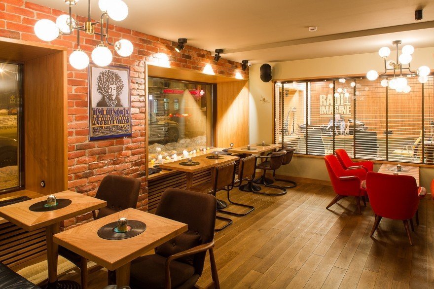 In Rock Cafe при радиостанции