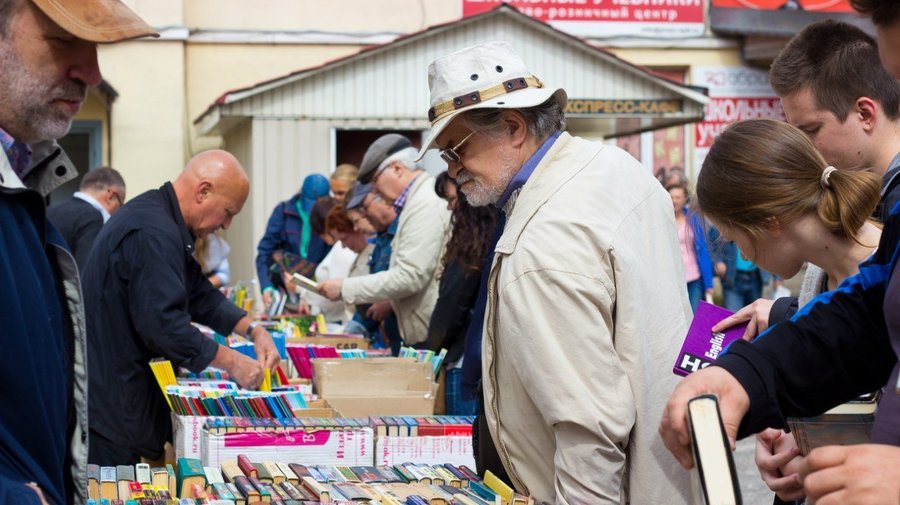 На Крупской распродадут книги со скидкой до 90 % по случаю зимы