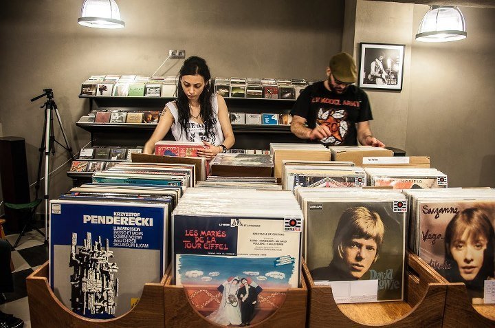 Vinyl garage market