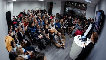 Лекционная аудитория магазина re:Store