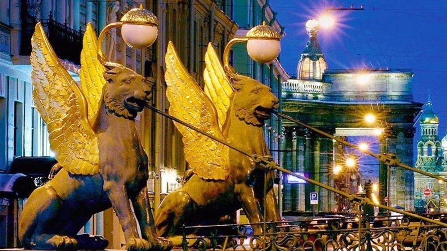 Фигуры грифонов уберут с Банковского моста 21 декабря