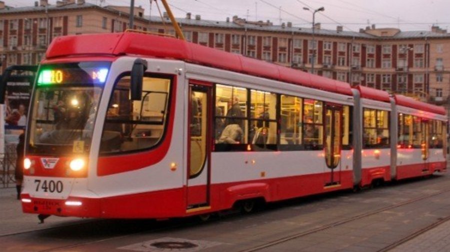 В трамваях Петербурга можно будет бесплатно зарядить телефон