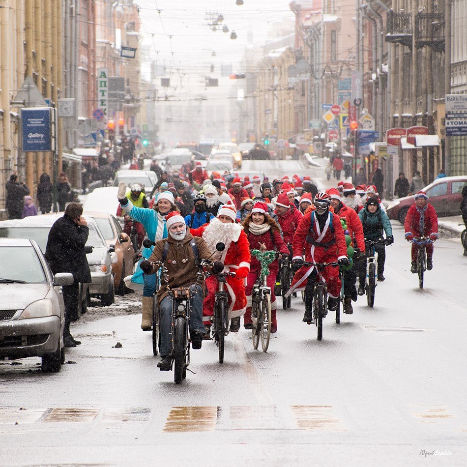 Ежегодный велопарад Дедов Морозов и Снегурочек 