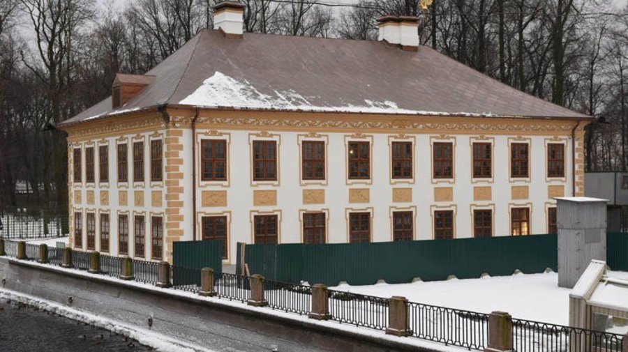 Летнему дворцу Петра I вернули исторический белый цвет